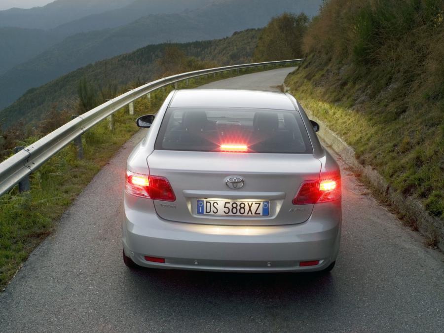  Toyota Avensis Sedan 2008 года  (фото 49 из 57)